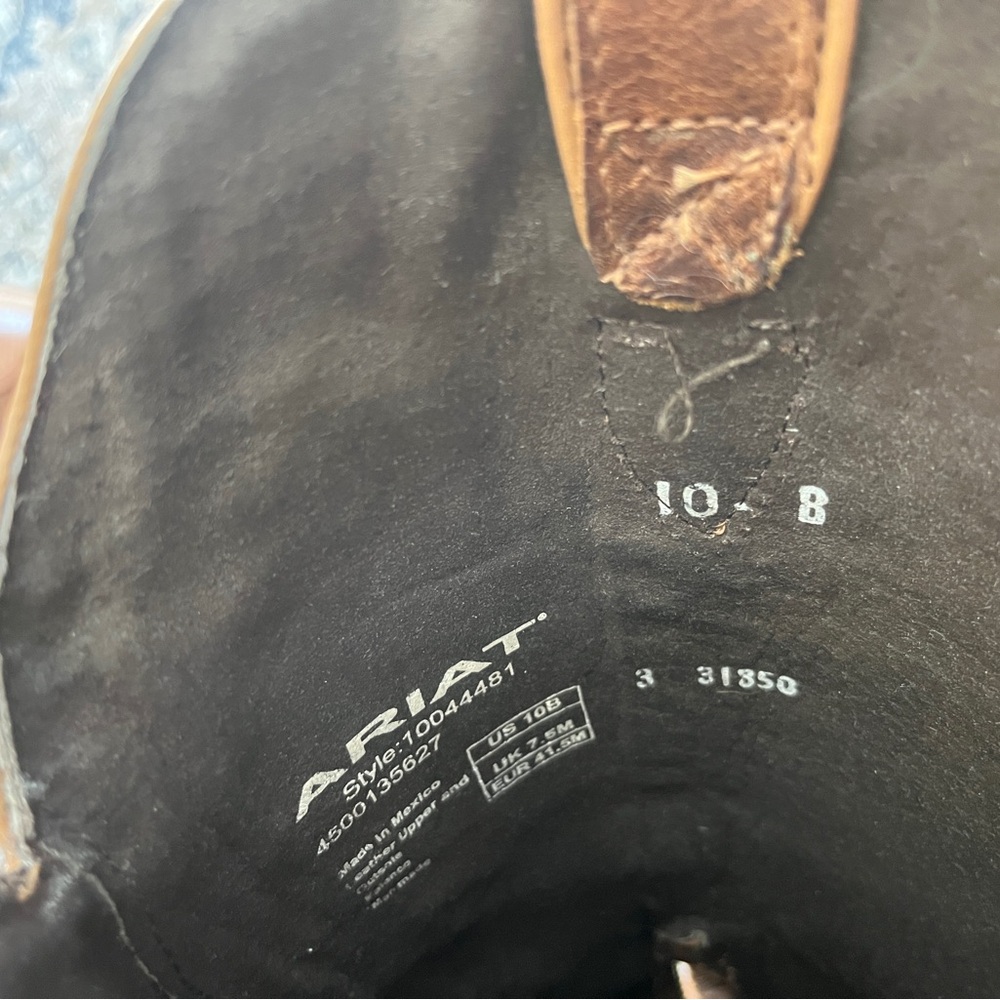 Ariat Black Leather Boot Interior with Brown Pull Tab - Picture 4 of 4